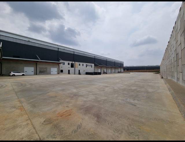 19,099M² WAREHOUSE TO LET IN LONGLAKE